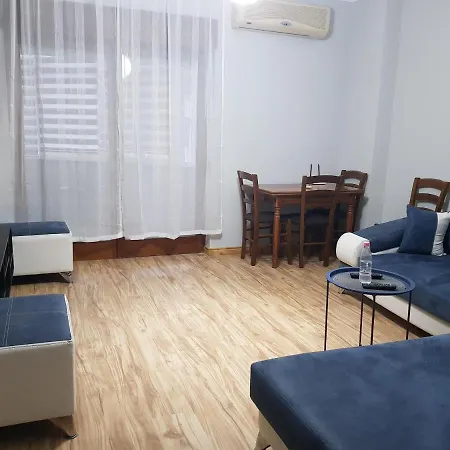 Daire Arli's House Between The Centre And New Pazar